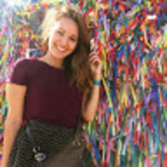 Meet your Posher, Alison - Picture 1 of 1